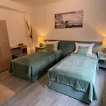 Holi Day 2-bett App 3 Guest house 3*